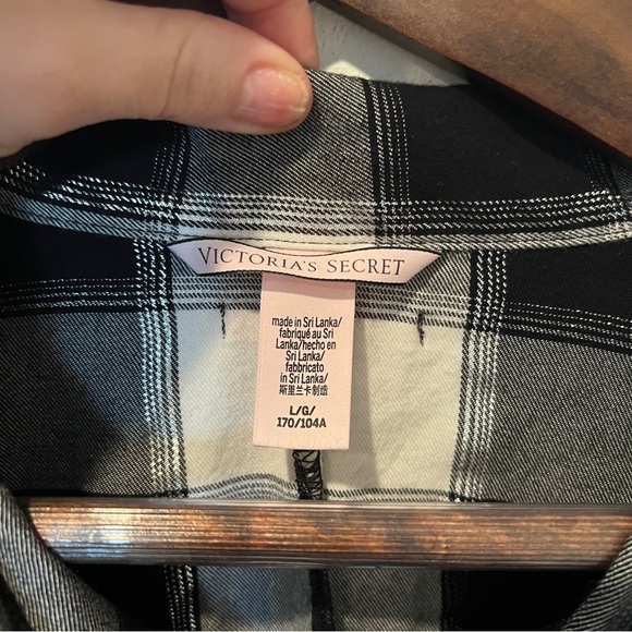 Victoria’s Secret Plaid Pajama Romper Size Large Metallic Threads - Picture 7 of 11